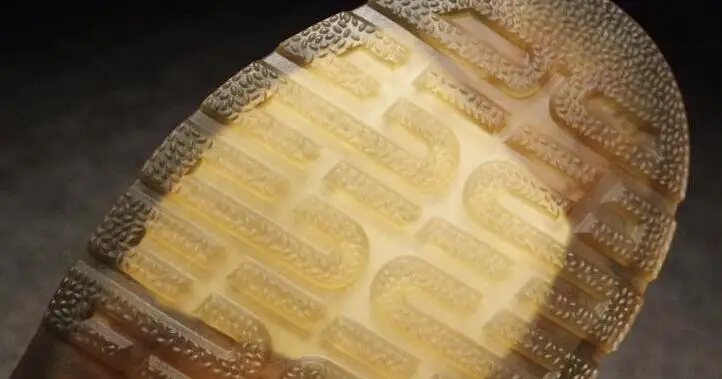 Демисезонные кожаные удобные ботинки увеличивающие рост на шнуровке мужские