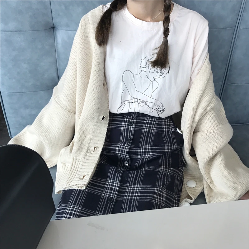 

2019 Korean version Retro Warm Bat Cardigan coat Female Autumn Winter Leisure loose Bat sleeve Sweater coat cc252