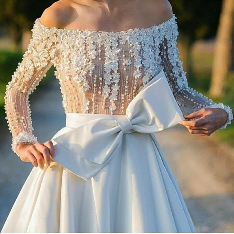 

Elegant Saudi Arabia Dubai East Prom Party Gowns A-Line Boat Neck Sheer Beading Appliques Bow Satin Evening Dresses