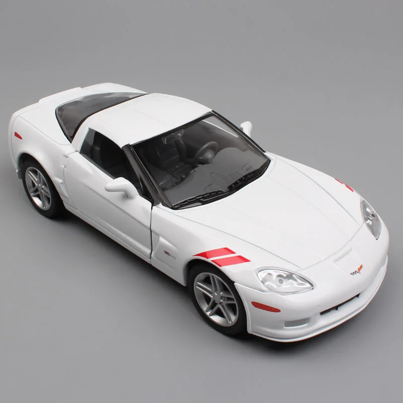 1/24 Масштаб Мини Chevrolet Corvette Z06 скат купе спортивные автомобили 2007 литые автомобили и модели miniaturas игрушки для коллекционеров