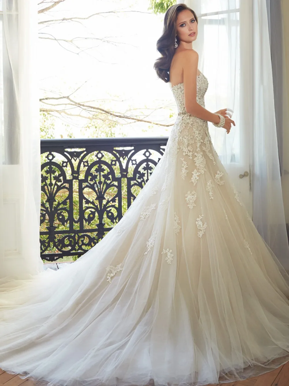 

Sweetheart Light Champagne Lace Applique Wedding Dress With Color Beading Sash Bridal Gowns In Stock Robe De Mariage