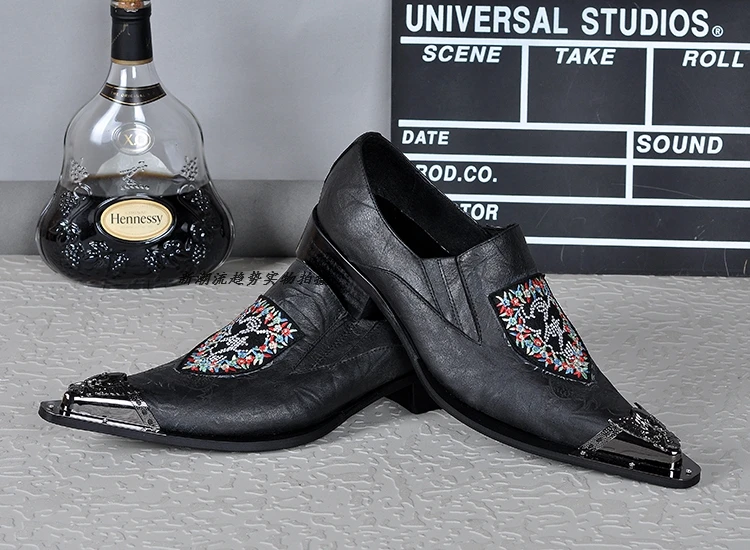 Мужские туфли-оксфорды из натуральной кожи с острым носком и вышивкой | Обувь