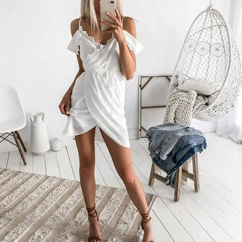 Летнее платье 2018 женское на бретелях с v образным вырезом открытыми плечами мини