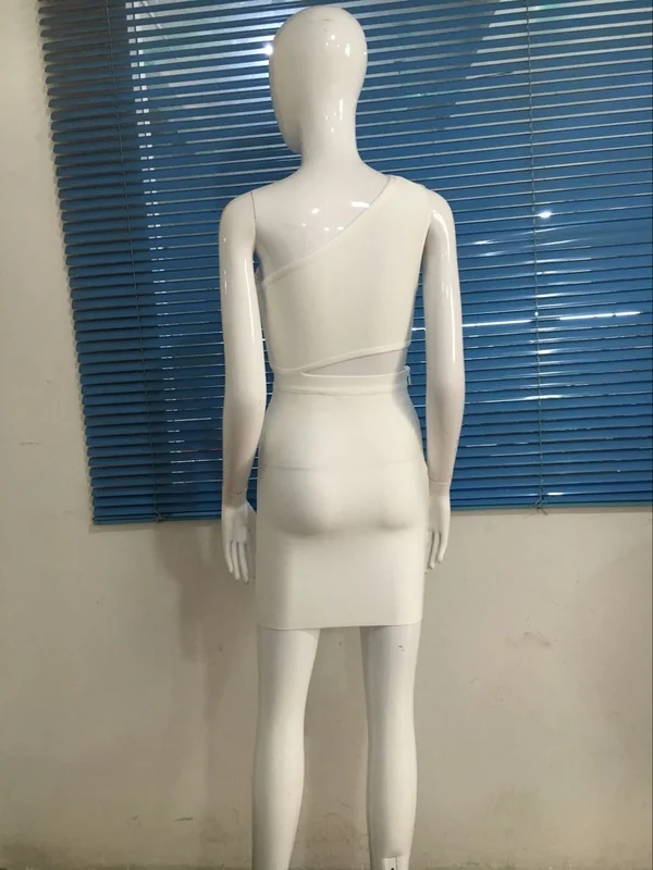 Женское трикотажное Бандажное платье элегантное облегающее белое с одним