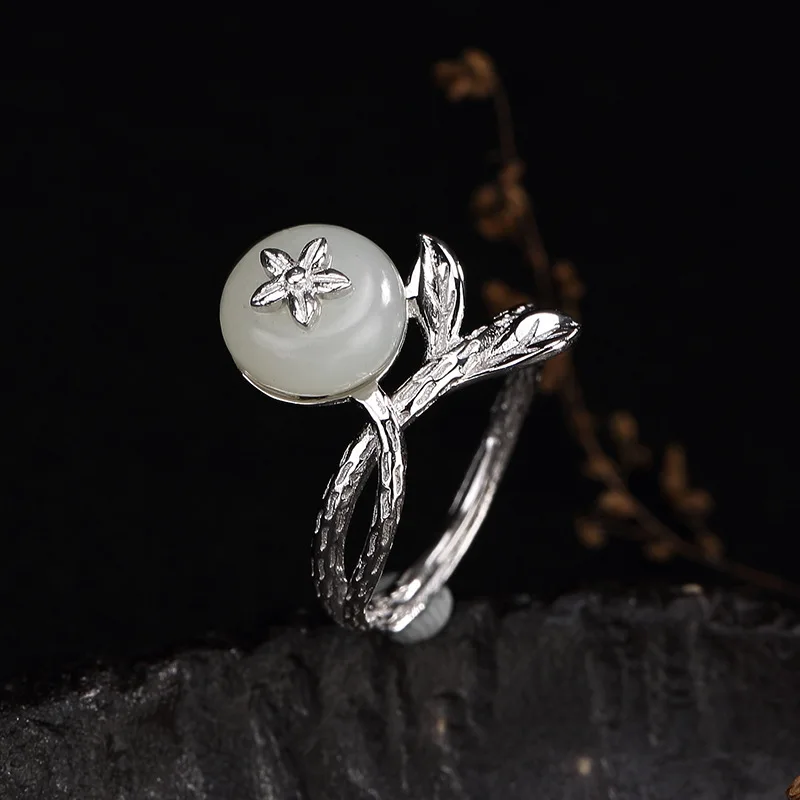 Женское регулируемое кольцо из серебра 2019 пробы с мозаикой нефрита и цветком