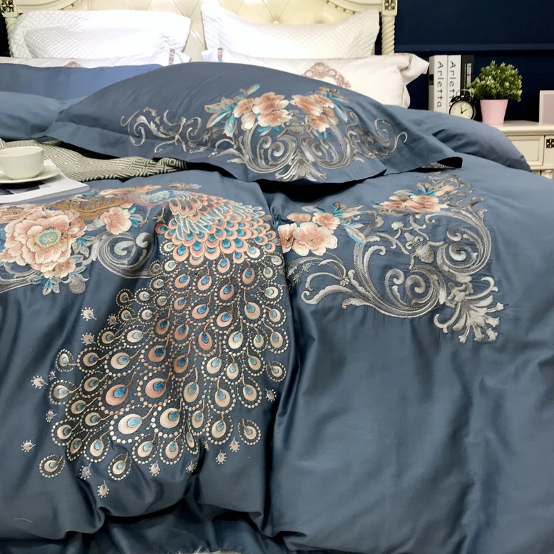 Комплект постельного белья из египетского хлопка с вышивкой павлина 80S