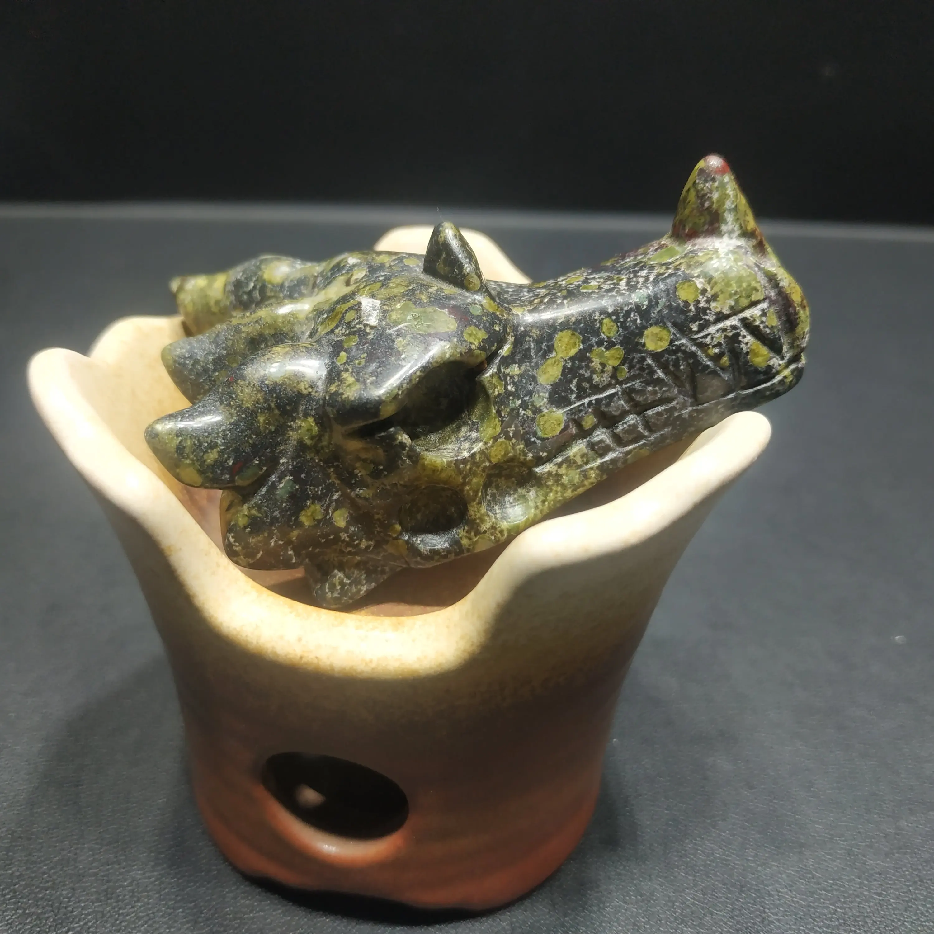 

Natural quartz Carved dragon blood stone Crystal Dragon Head Healing