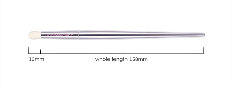 Кисть для теней It Cosmetic Tip серебристая хромированная синтетическая коническая