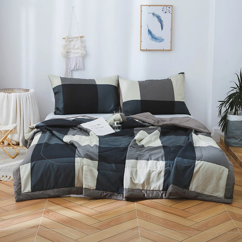 Очень мягкое и удобное одеяло из 100% хлопка двустороннее темно серое клетчатое