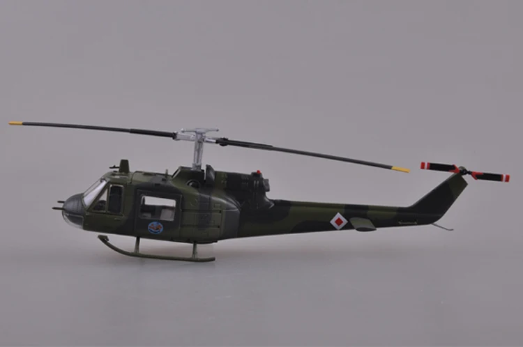 Труба 1: 72 армии США UH-1B Huey вертолет 36909 Готовая модель продукта