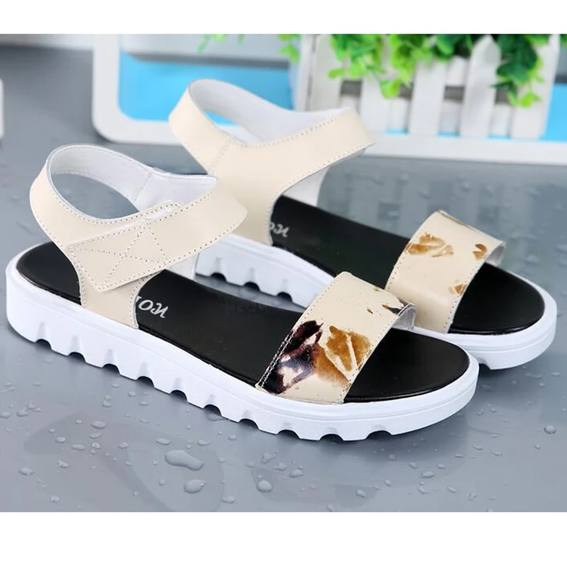 Новинка летние женские босоножки на танкетке кожаная повседневная обувь с