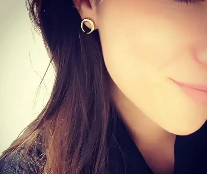 Серьги-гвоздики женские акриловые в виде Луны e058 | Украшения и аксессуары