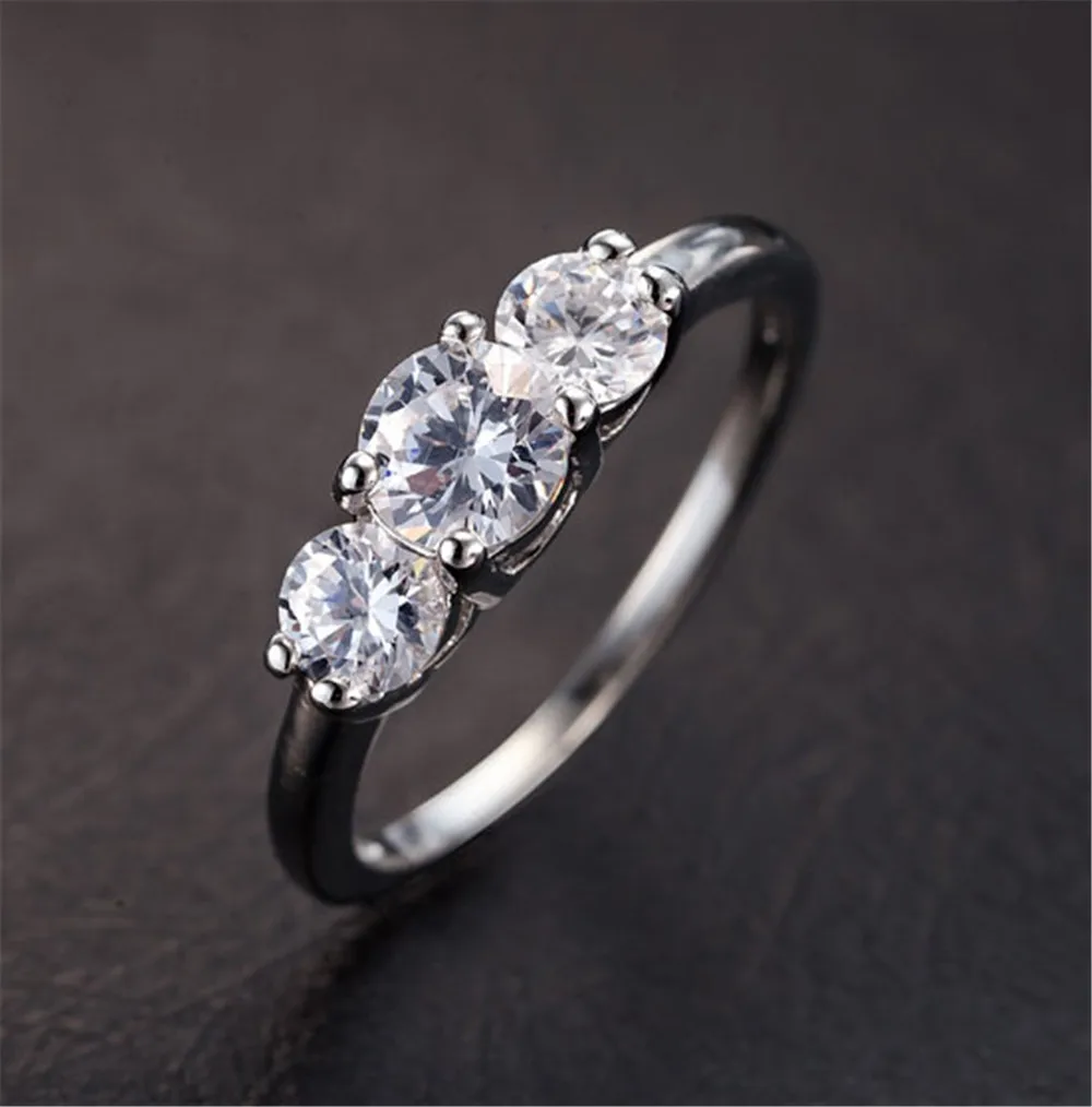New Silver White Zircon Engagement Ring Female Round Geometry AAA Zircon Crystal Romantic Wedding Ring Party Gift