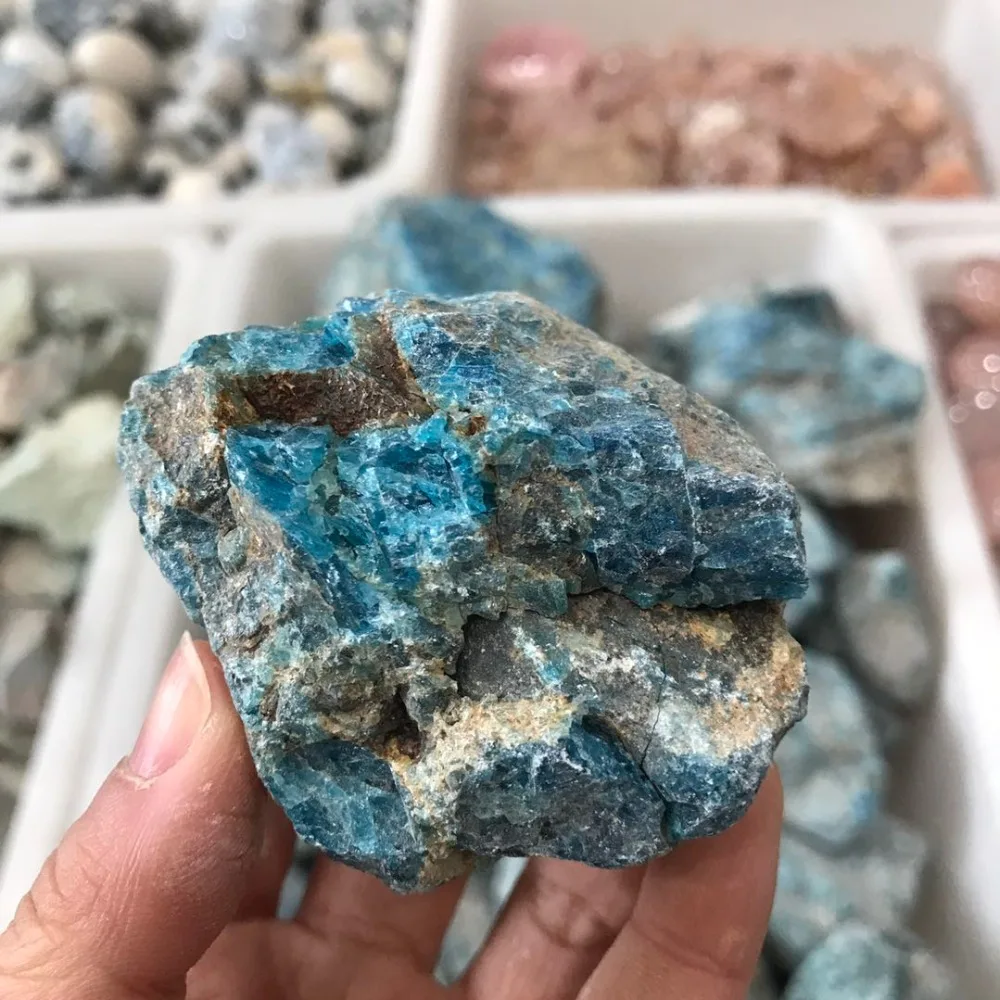 Необработанные синие apatite камни и минералы натуральный кристалл кварц для