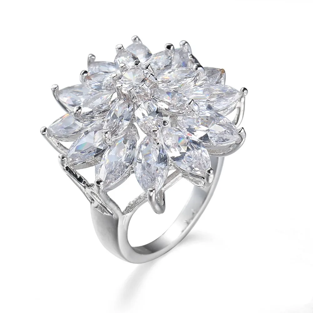 Женское кольцо с фианитом в виде снежинки Pera австрийским королевским синим и