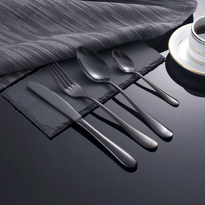 Роскошный набор посуды из розового золота и серебра столовых приборов