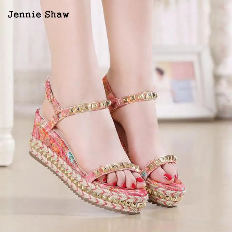 Сандалии на танкетке пляжная обувь женская летняя модель|Боссоножки и сандалии| |