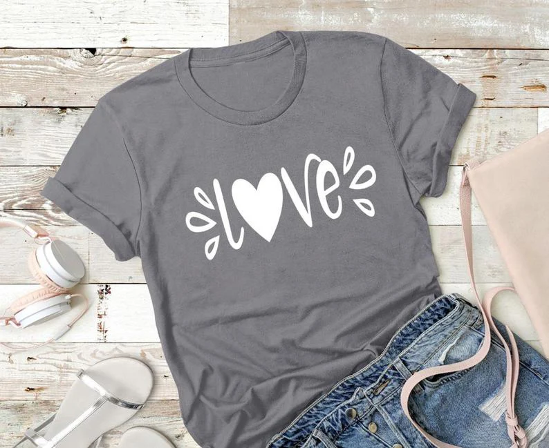 

Женская футболка с рисунком в виде большого сердца, забавный слоган для влюбленных, футболки в эстетическом стиле tumblr, модная Милая футболк...