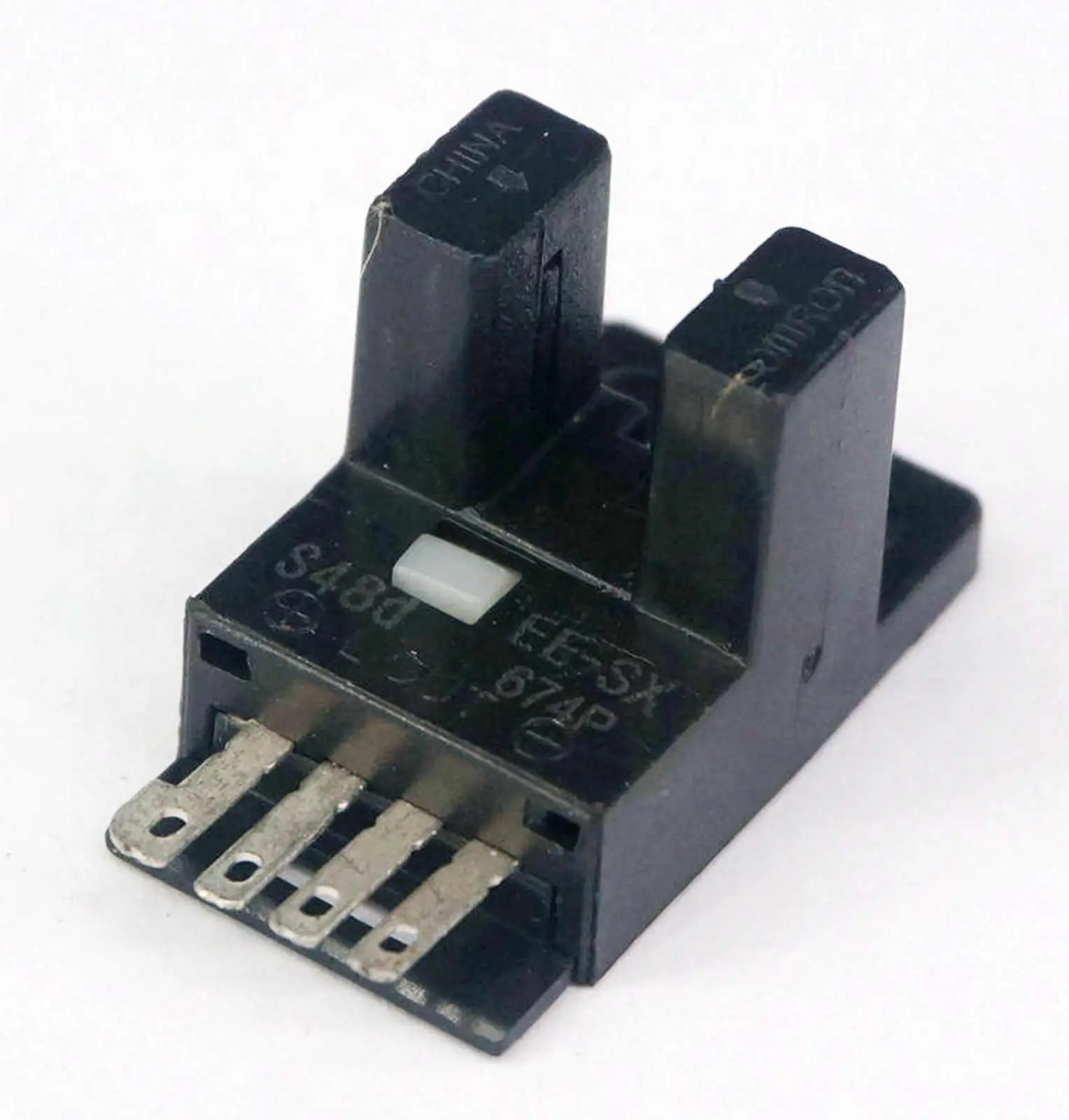 Фотоэлектрические датчики с внутренним диаметром 5 мм|Выключатели| |