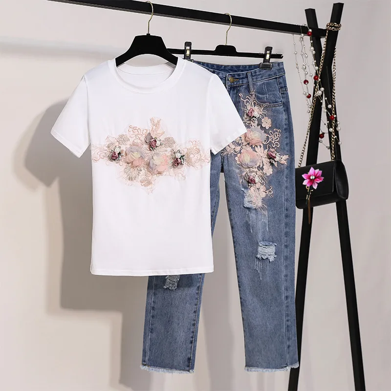 Женский костюм из футболки с цветочной вышивкой и джинсов комплект 2 предметов