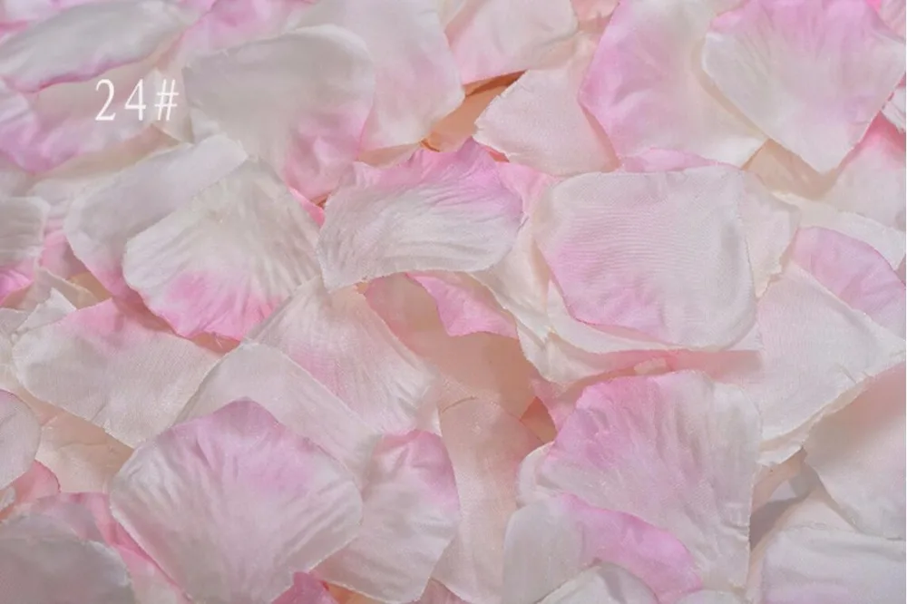 

5,000pcs 4.5*4.5cm Gradient Light Pink Rose Flower Leaves Petals For Wedding Party Holiday Venue Decoration Color-24
