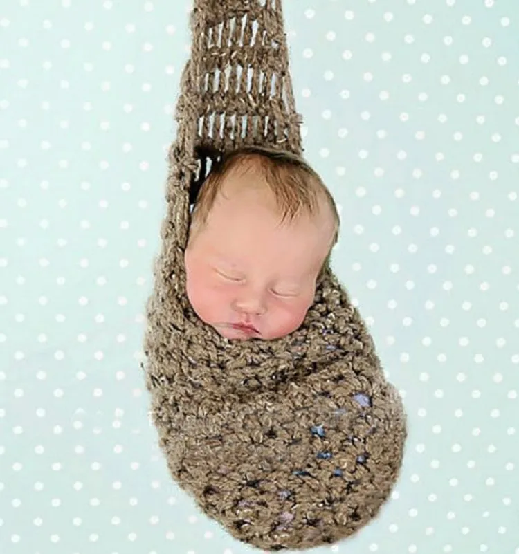 Спальный мешок вязаный для младенцев и маленьких детей реквизит фотографии