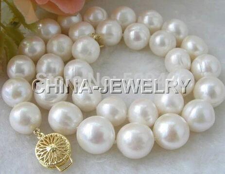 

W&O653 Huge 18" 11-12mm white round FW pearl necklace