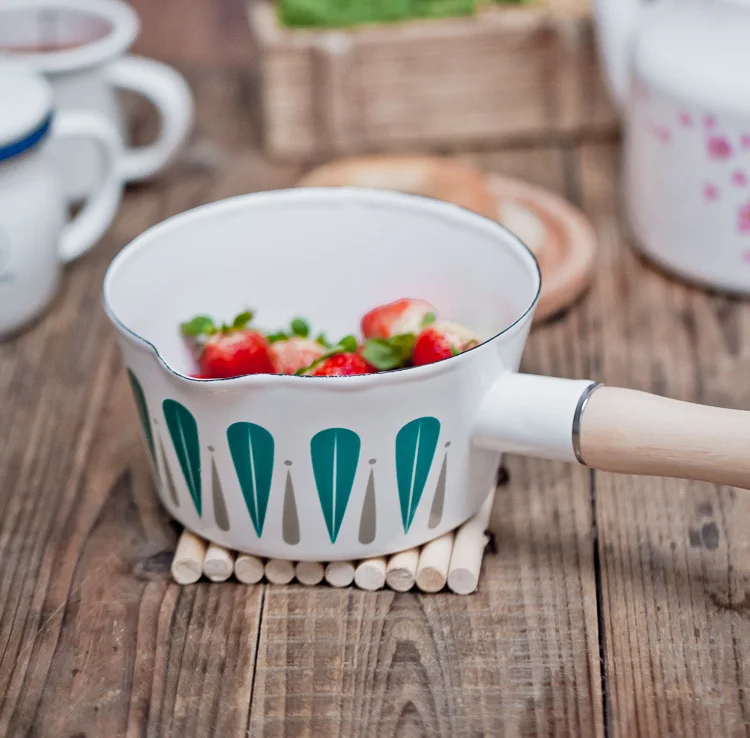 

Japanese pattern wood single handle milk soup pot porcelain enamel cooking thickening small stewpot instant sauces frying pan