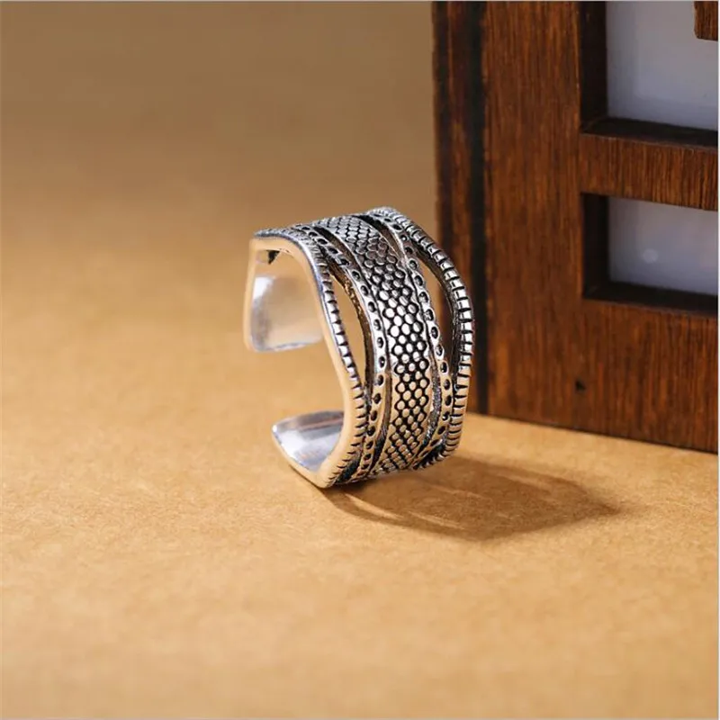

Новая личность властный суд Ретро 925 пробы серебряные ювелирные изделия Европейский стиль волна небольшой косточек Открытие Кольца SR432