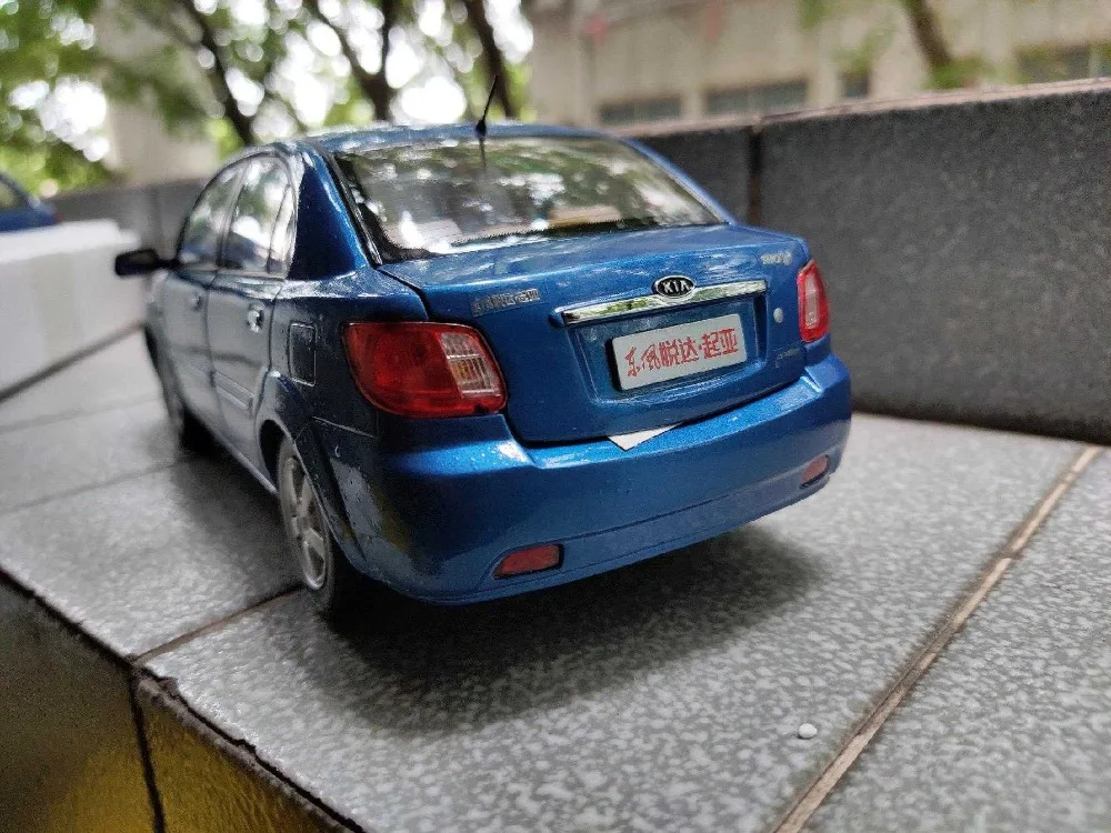 1:18 литая под давлением модель для Kia Rio 2007 синий седан редкий сплав игрушечный автомобиль миниатюрная Коллекция подарков