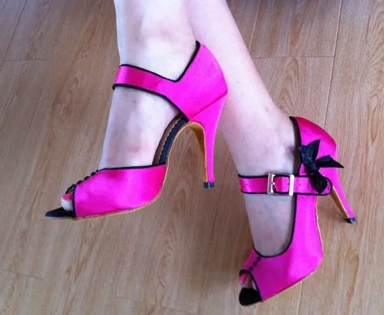 Fushia 85mm heel Розовые атласные туфли для латинских танцев; женская обувь для латинских танцев; туфли для бальных танцев на высоком каблуке с мягкой подошвой - Цвет: Fushia 85mm heel