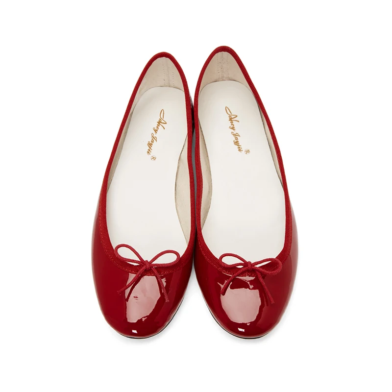 Милые красные лакированные женские балетки на плоской подошве с закругленным