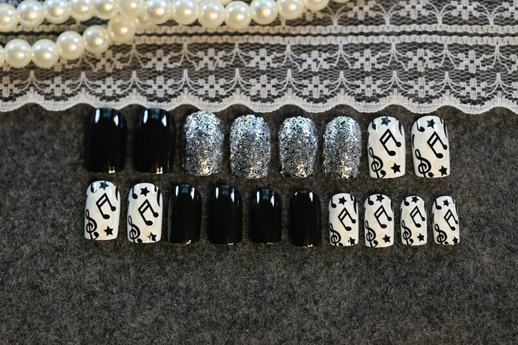 Лидер продаж черный и белый серебристый меланж Ложные Nail избиение ноты ногтей