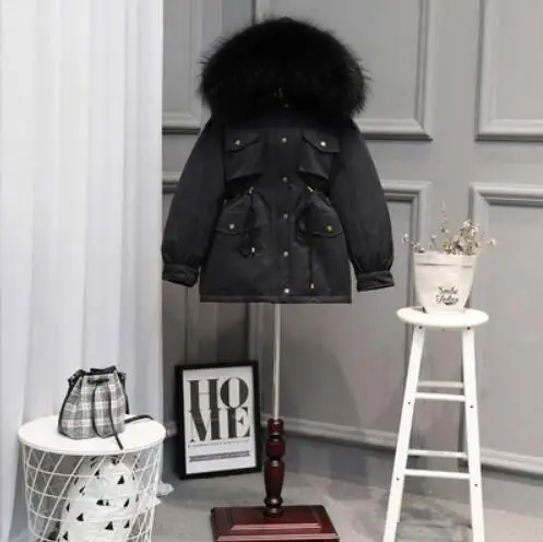black fur Зимняя женская куртка с капюшоном, белый утиный пух, парка средней длины, приталенное пальто, большой воротник из натурального меха енота, теплая розовая верхняя одежда - Цвет: black fur
