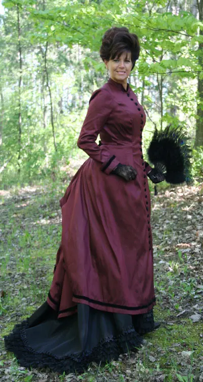 History!Customer-made Red Victorian dress 1860s Civil war Dress Scarlett Theater Costume Halloween Renaissance V-516 |