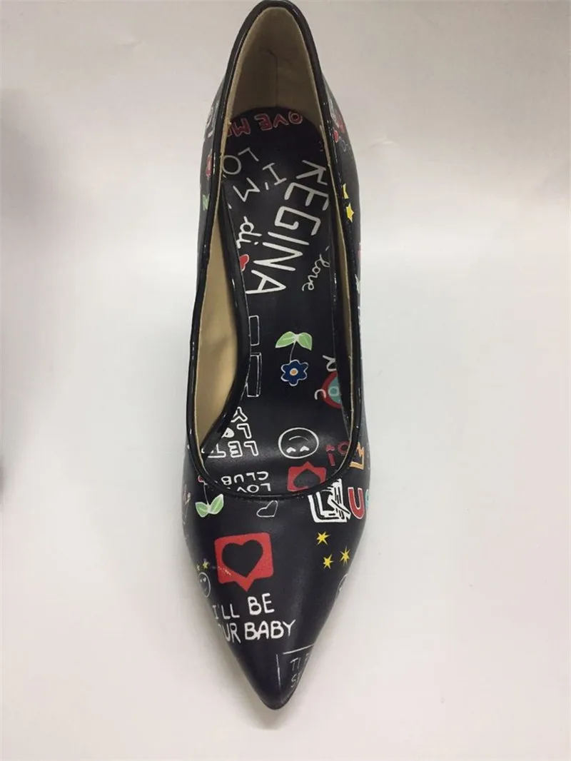 Black Heel 6cm Новинка года; шикарные женские ботинки-гладиаторы на высоком каблуке с принтом «граффити»; Узкие женские туфли-лодочки с острым носком на тонком высоком каблуке - Цвет: Black Heel 6cm