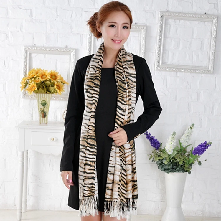 Fashion all-match slanting stripe cotton ultralarge women's scarf tiger leopard print silk dual cape | Аксессуары для одежды