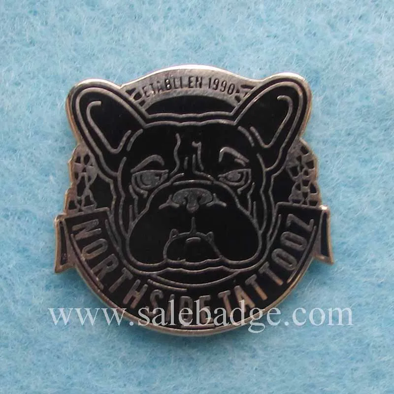 Индивидуальные черные эмалированные значки в брошке от компании|badge design|badge