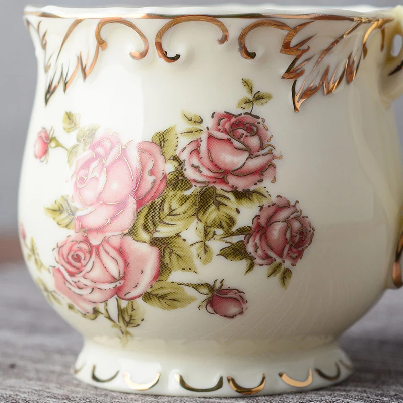 

European coffee cup set Saucer and cup Set British Ivory Ceramic Coffee Cups Set bone china Advanced gifts cups spoon shelf