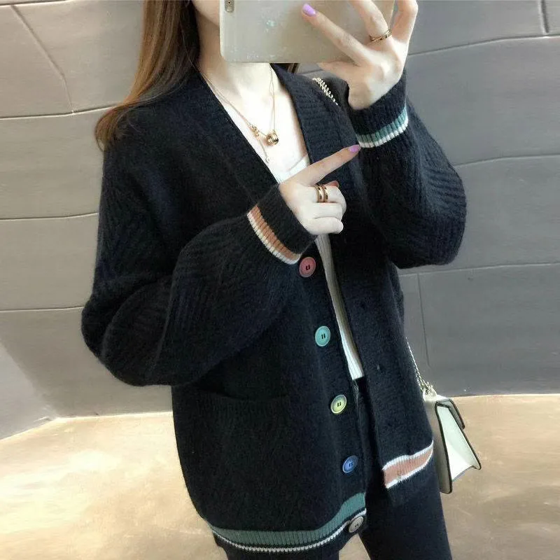 Женский трикотажный кардиган на пуговицах с длинным рукавом и V-образным вырезом