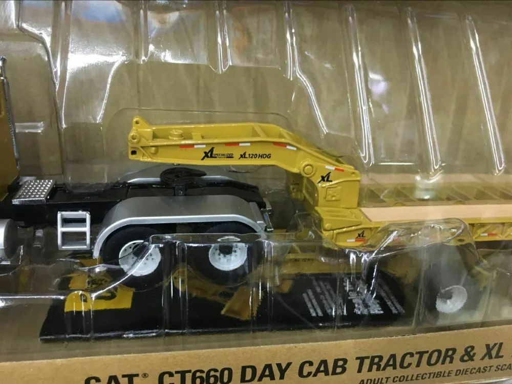 Cat CT660 день кабина трактор и XL 120 низкопрофильный Hdg трейлер 1:50 бренд Diecast Masters