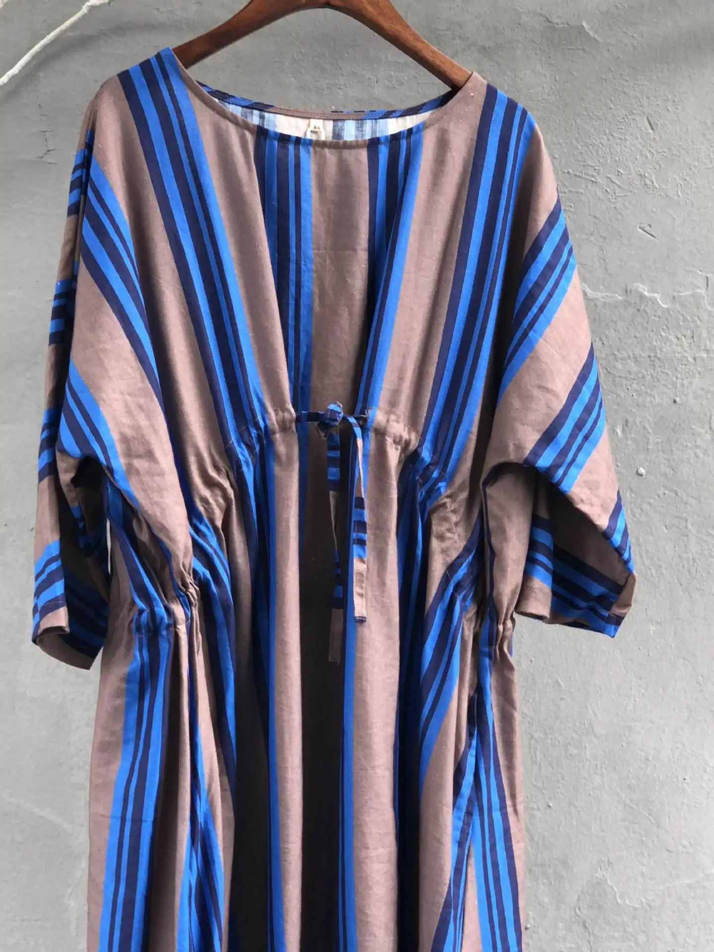 Летнее Длинное голубое платье в Вертикальную Полоску с высокой талией женское