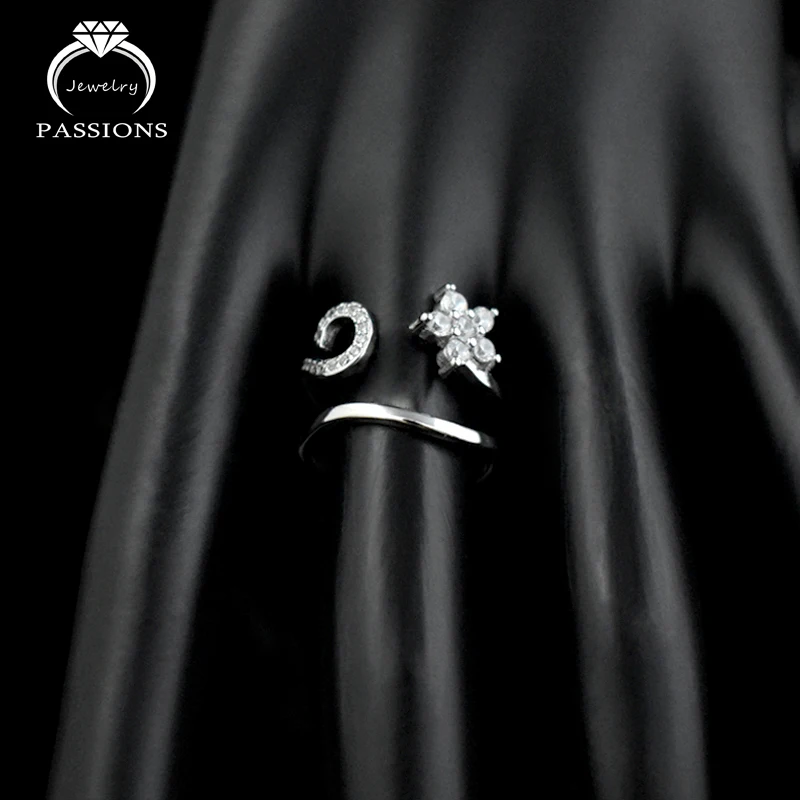 Женское Двухслойное кольцо из серебра 925 пробы с фианитами | Украшения и