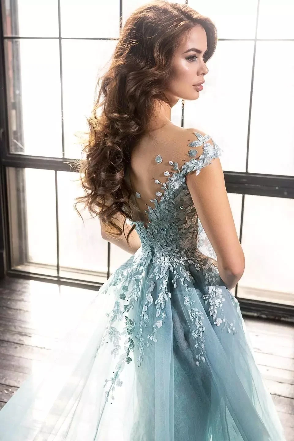 Светло-голубой цвет платье для выпускного бала Elie Saab прозрачное кружевное