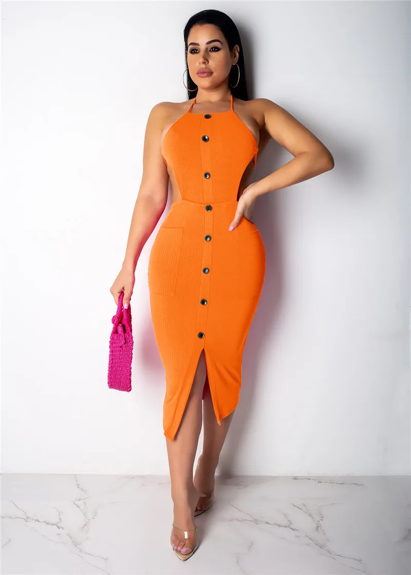 Женское трикотажное платье в рубчик пикантное средней длины с открытой спиной