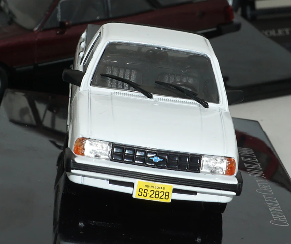 Модель автомобиля 1:43 Металл Ретро-игрушка автомобиль 2 шт Abs литая игрушка автомобиль Рождественский подарок для CHEVEROLET CHEVY SS/500 SL/E