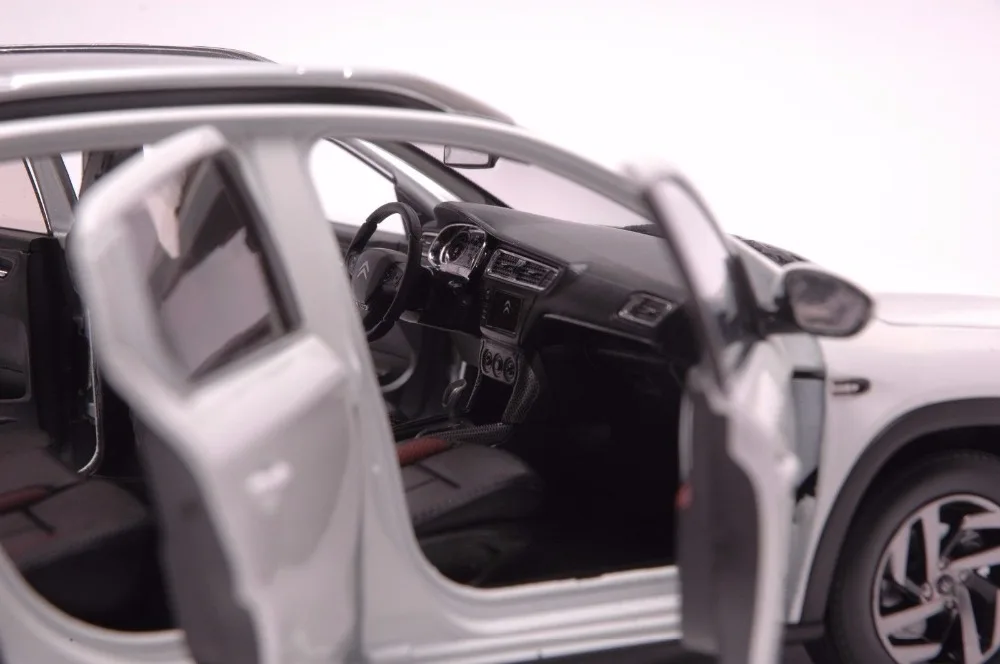 1:18 литья под давлением модель для Citroen C3-XR белый внедорожник сплав игрушечный автомобиль миниатюрная коллекция подарок C3