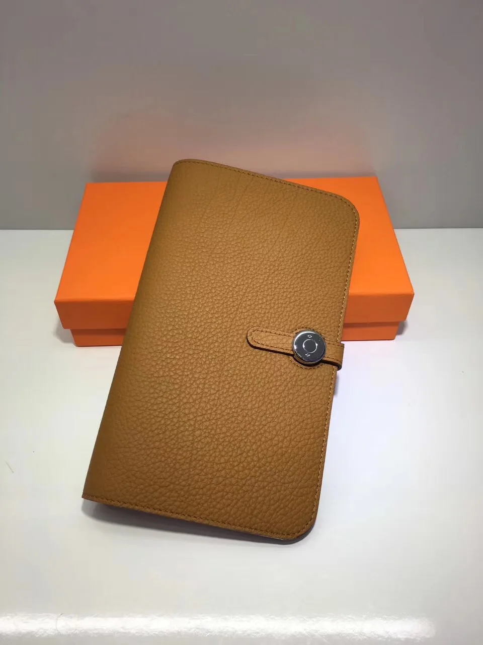 Женский клатч с застежкой Kafunila из натуральной яловой кожи отделением для