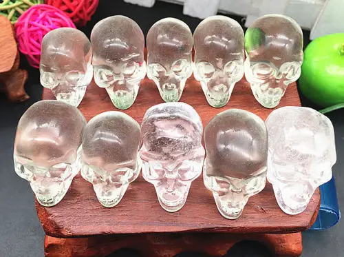 

10 шт. крошечных искусственных кварцевых хрустальных черепов, вырезанных руками