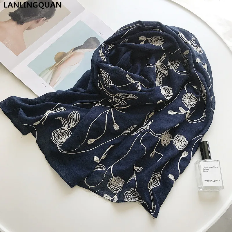 

Scarf Luxury Brand Embroidery Bandanas 2018 Fashion Women Warm Bufanda De Seda Summer Autumn New Shawl Pashmina Women Scarves